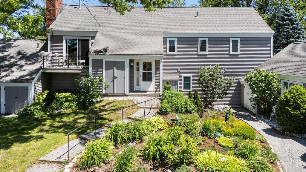 39 Hilltop Place # 39, New London, NH 03257