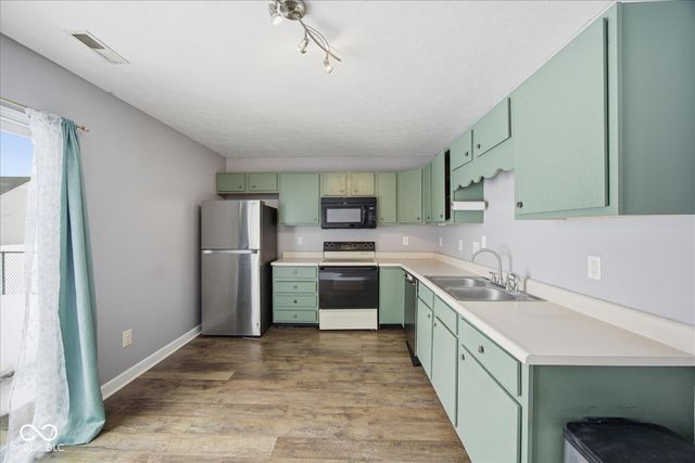 1985 Falcon Court, Franklin, IN 46131