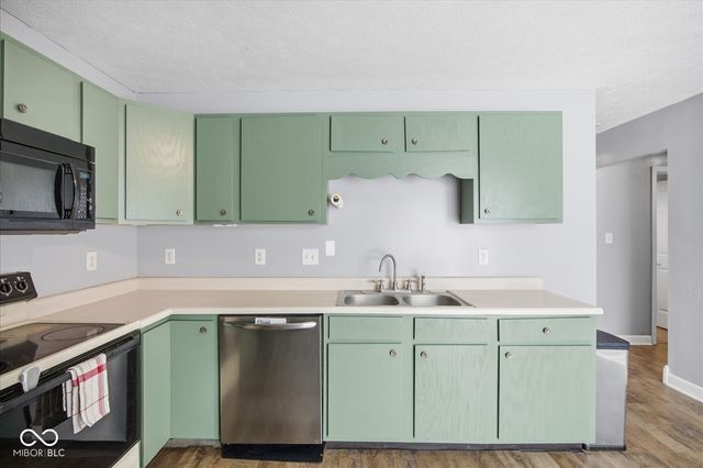 1985 Falcon Court, Franklin, IN 46131