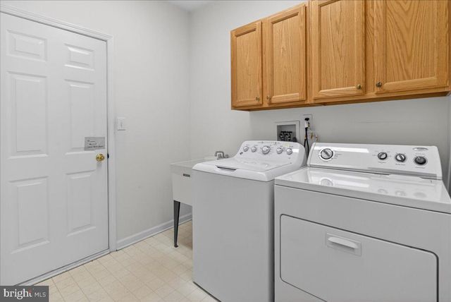 19 FOSTER RD, Pennington, NJ 08534