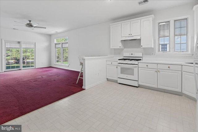 19 FOSTER RD, Pennington, NJ 08534