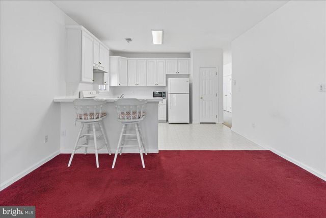 19 FOSTER RD, Pennington, NJ 08534