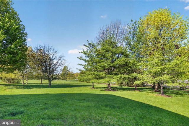 19 FOSTER RD, Pennington, NJ 08534