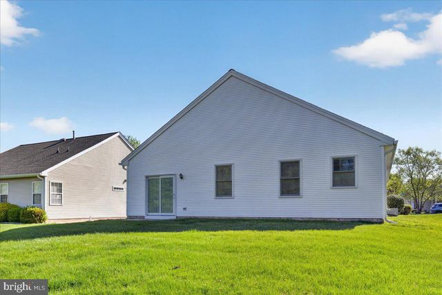 19 FOSTER RD, Pennington, NJ 08534