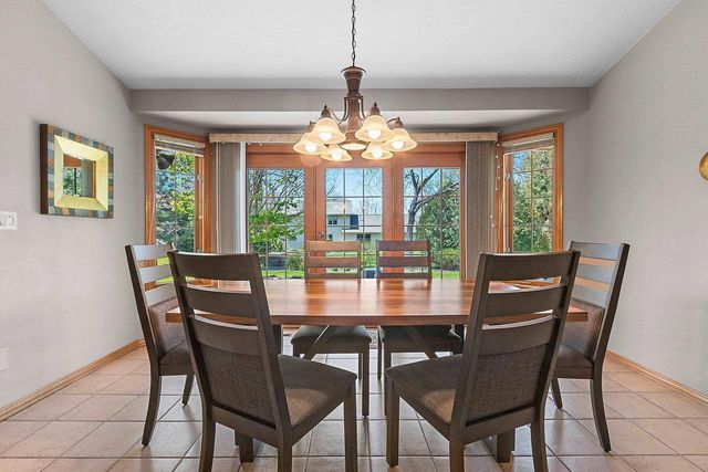 220 E FALCON HILL WAY, Green Bay, WI 54302