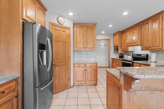 220 E FALCON HILL WAY, Green Bay, WI 54302