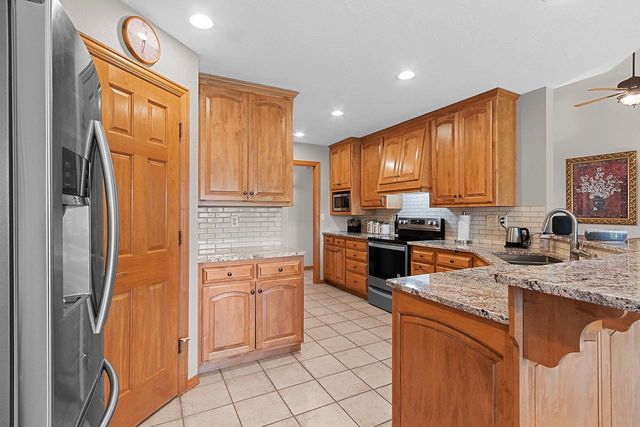 220 E FALCON HILL WAY, Green Bay, WI 54302