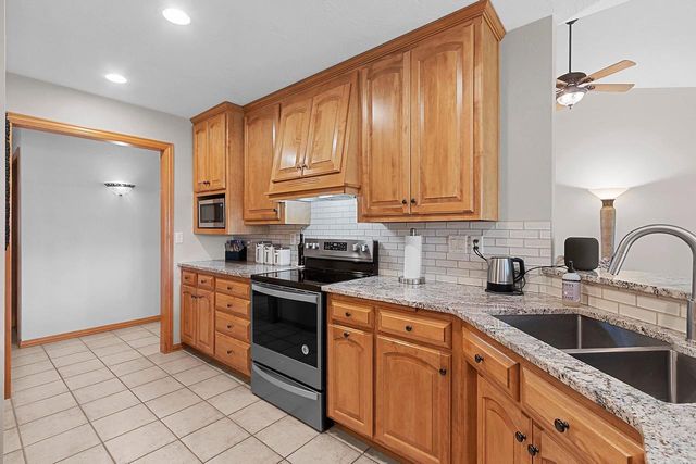 220 E FALCON HILL WAY, Green Bay, WI 54302