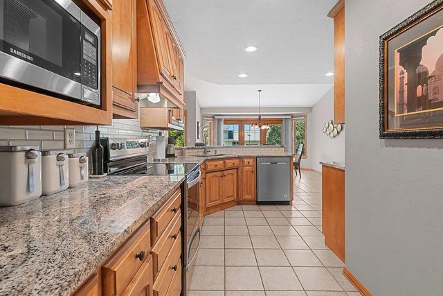 220 E FALCON HILL WAY, Green Bay, WI 54302