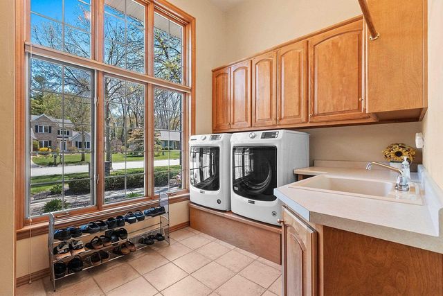 220 E FALCON HILL WAY, Green Bay, WI 54302