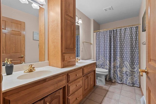 220 E FALCON HILL WAY, Green Bay, WI 54302