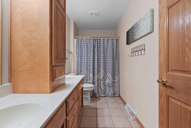 220 E FALCON HILL WAY, Green Bay, WI 54302