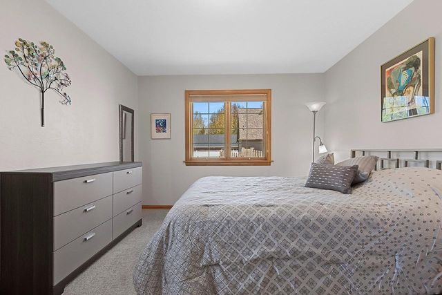 220 E FALCON HILL WAY, Green Bay, WI 54302