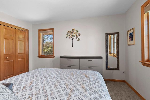 220 E FALCON HILL WAY, Green Bay, WI 54302