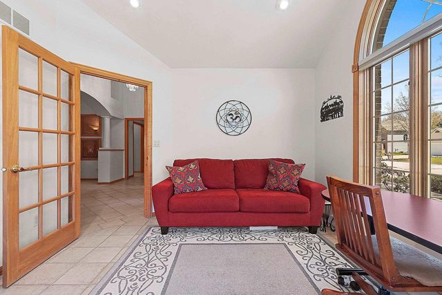 220 E FALCON HILL WAY, Green Bay, WI 54302
