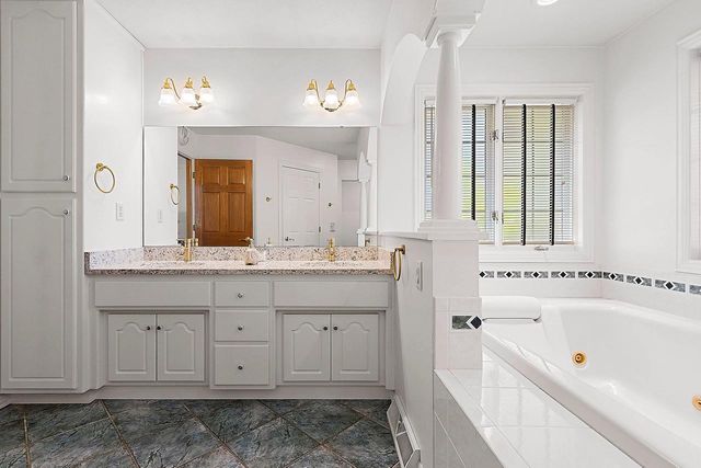 220 E FALCON HILL WAY, Green Bay, WI 54302