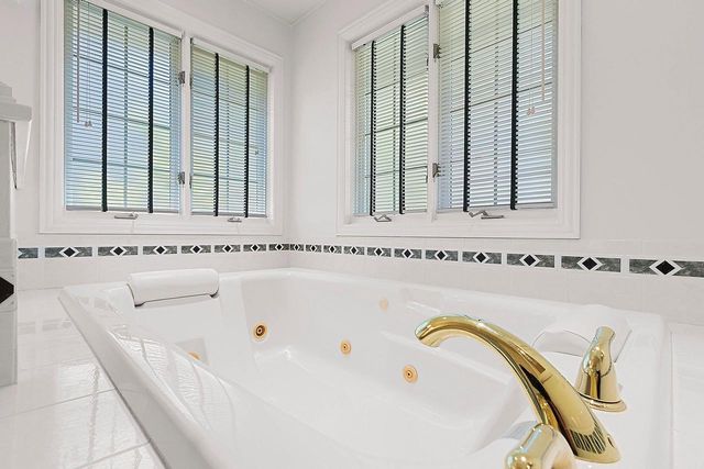 220 E FALCON HILL WAY, Green Bay, WI 54302