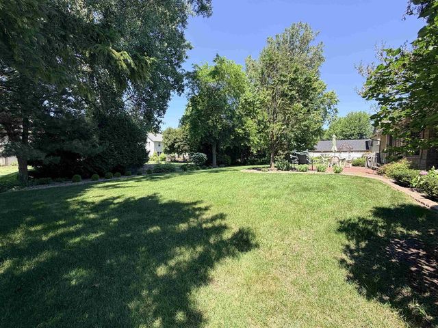 220 E FALCON HILL WAY, Green Bay, WI 54302