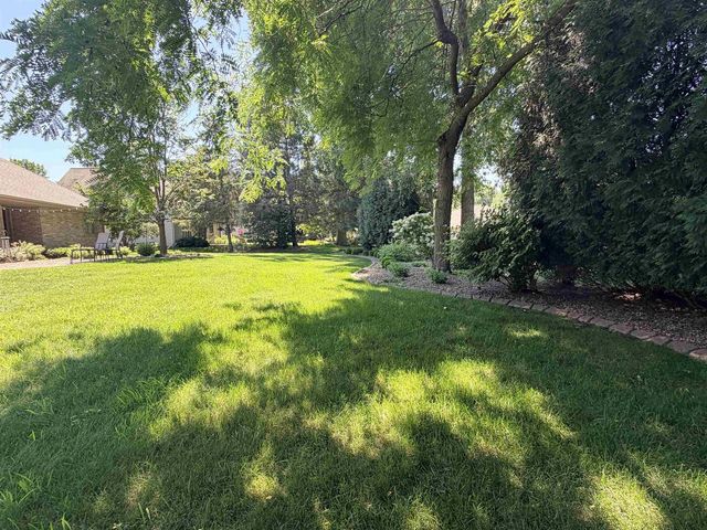 220 E FALCON HILL WAY, Green Bay, WI 54302