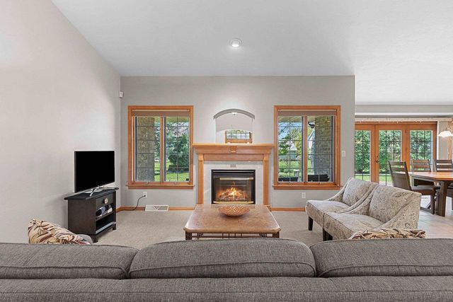 220 E FALCON HILL WAY, Green Bay, WI 54302