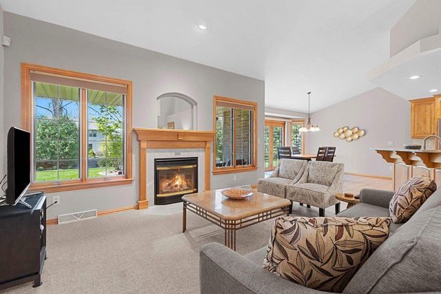 220 E FALCON HILL WAY, Green Bay, WI 54302