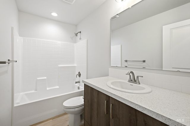 208 W 17th Ave, Jerome, ID 83338