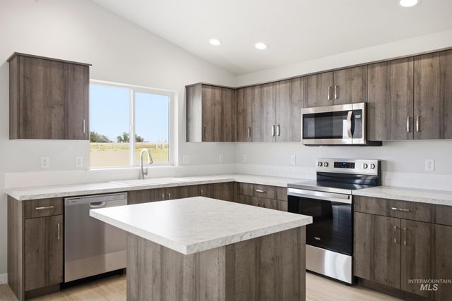 208 W 17th Ave, Jerome, ID 83338