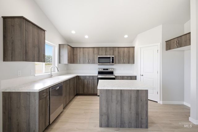 208 W 17th Ave, Jerome, ID 83338