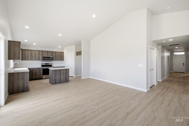 208 W 17th Ave, Jerome, ID 83338