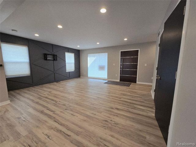 1277 E Lincoln Street, Birmingham, MI 48009