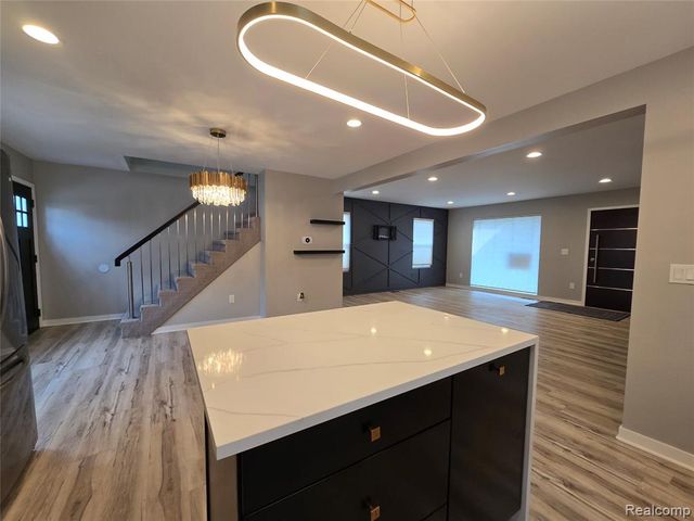 1277 E Lincoln Street, Birmingham, MI 48009