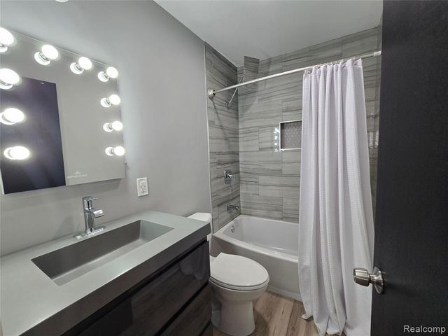 1277 E Lincoln Street, Birmingham, MI 48009