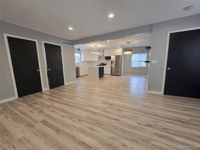 1277 E Lincoln Street, Birmingham, MI 48009
