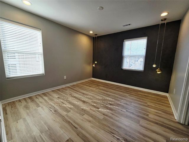 1277 E Lincoln Street, Birmingham, MI 48009