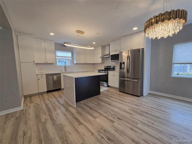 1277 E Lincoln Street, Birmingham, MI 48009