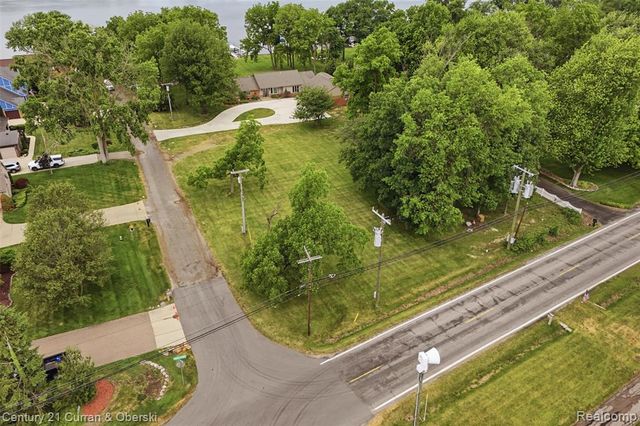 00 Southpointe, Grosse Ile, MI 48138