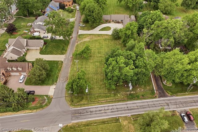 00 Southpointe, Grosse Ile, MI 48138