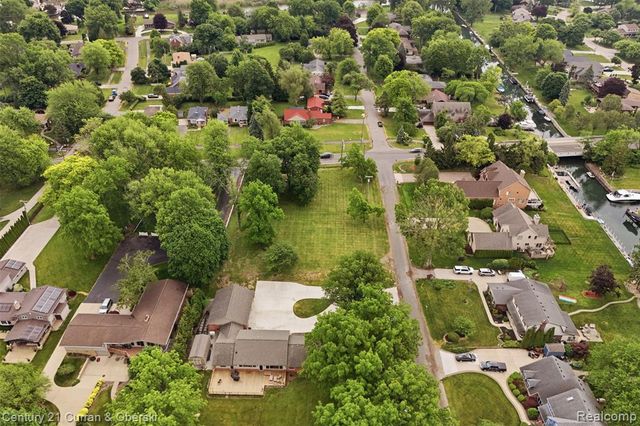 00 Southpointe, Grosse Ile, MI 48138