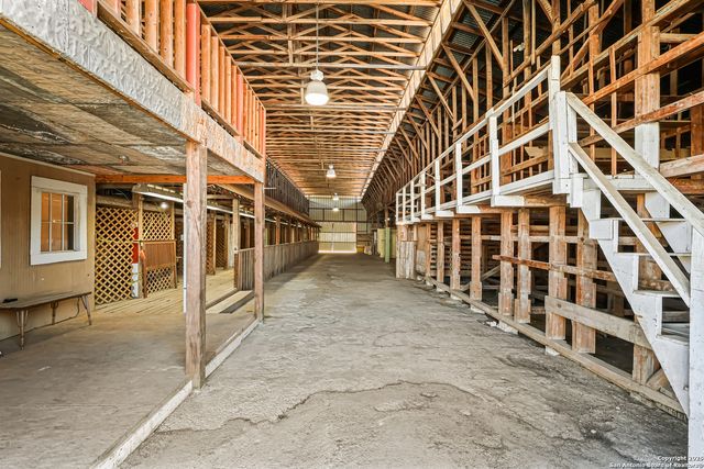 1001 D, Floresville, TX 78114