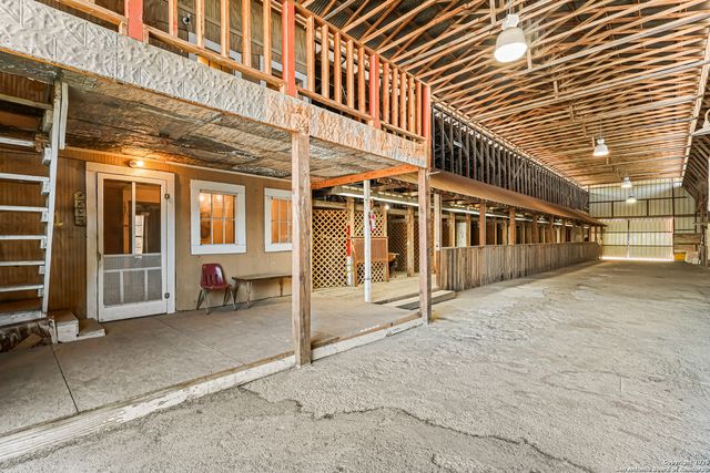 1001 D, Floresville, TX 78114