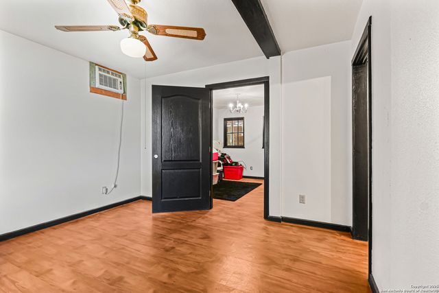 1001 D, Floresville, TX 78114