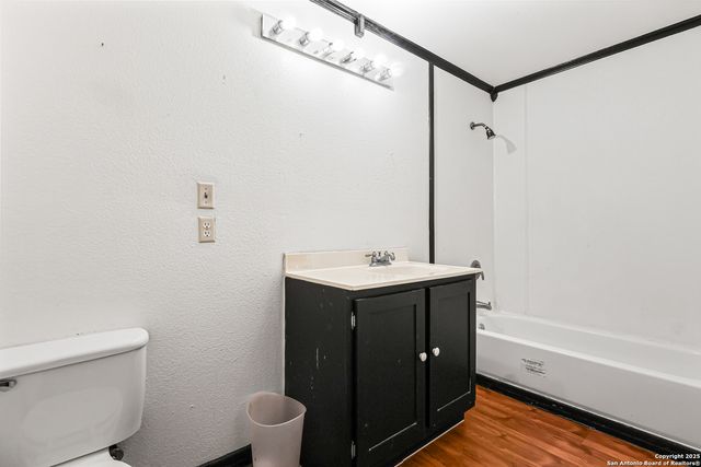 1001 D, Floresville, TX 78114