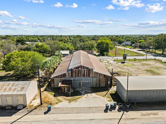 1001 D, Floresville, TX 78114