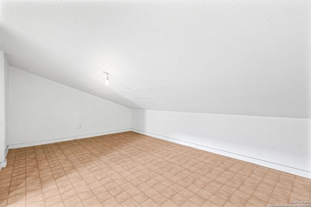 1001 D, Floresville, TX 78114