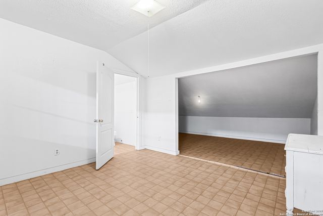 1001 D, Floresville, TX 78114