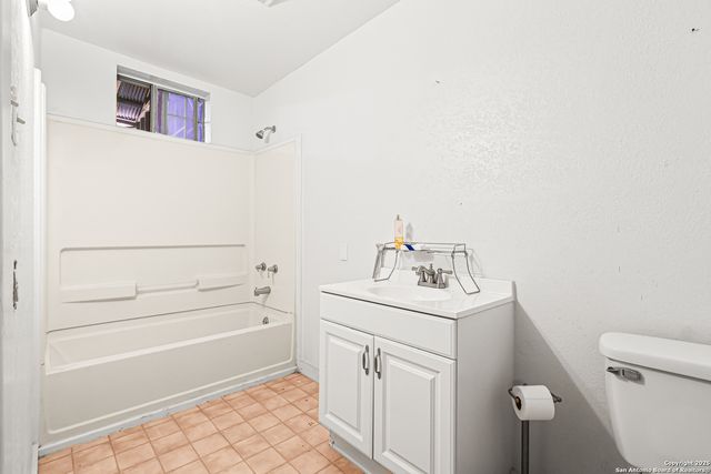 1001 D, Floresville, TX 78114