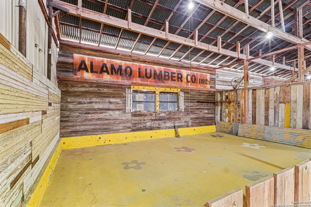 1001 D, Floresville, TX 78114