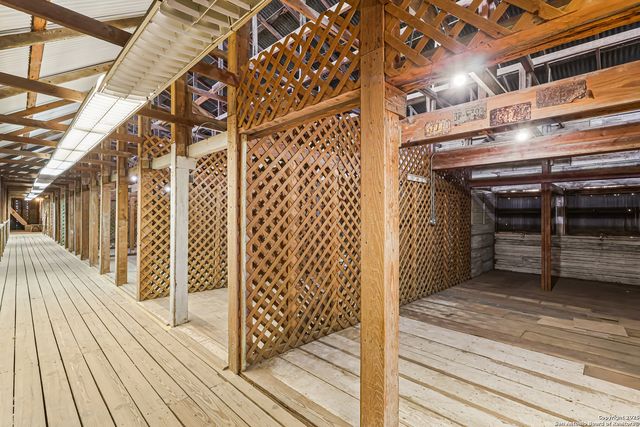 1001 D, Floresville, TX 78114