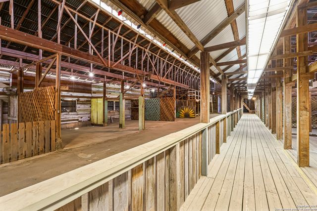 1001 D, Floresville, TX 78114