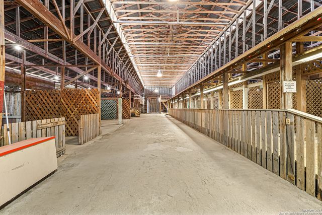 1001 D, Floresville, TX 78114